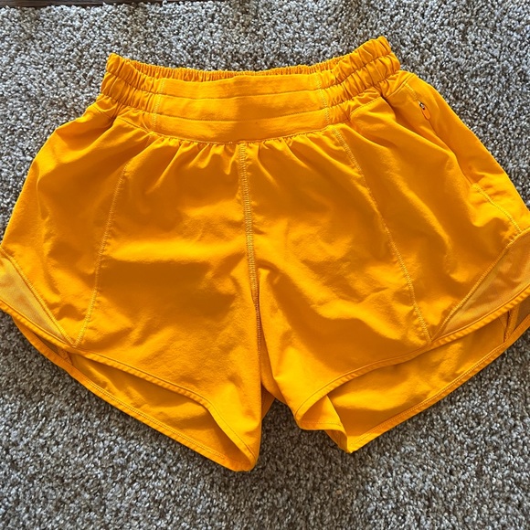 LULULEMON HOTTY HOT 4 INCH SIZE 2 - Picture 1 of 5